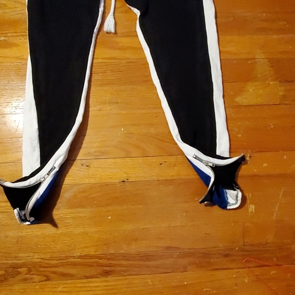 Zippered ankle Joggers - Picture 3 of 3